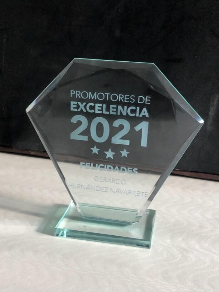 37606307-dae3-4dda-b8cd-a833d14e3cef Reconocimiento de Cristal V106